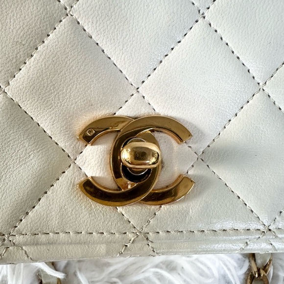 Chanel Vintage White Lambskin Full Flap Bag - Picture 11 of 13